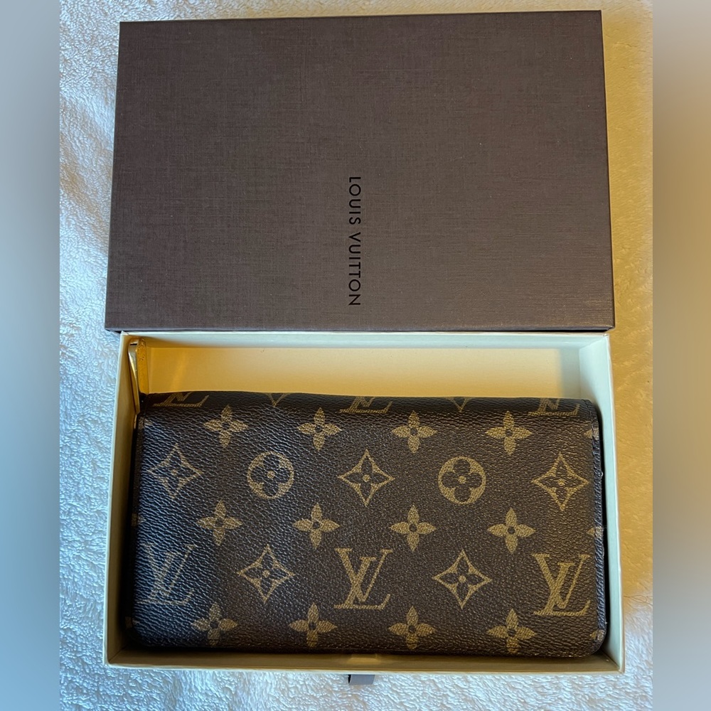 Louis Vuitton Zippy Wallet